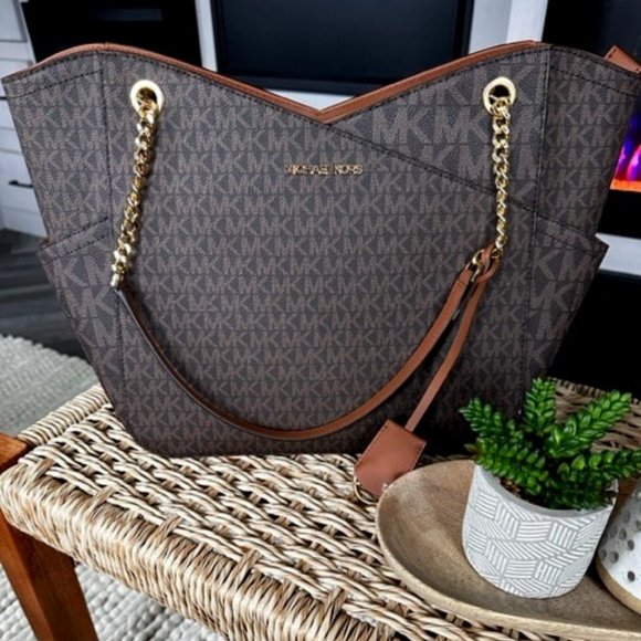 Michael Kors Handbags - Michael Kors Bag